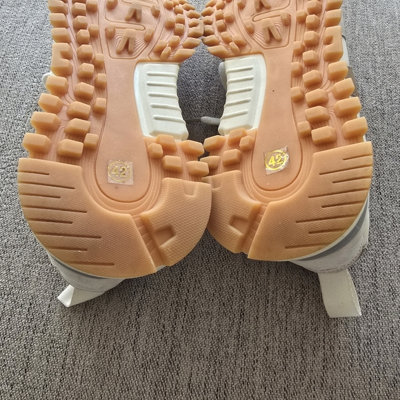 One Fine Day Beige and Ivory Sneakers Sz Eu 42 / US 11 - Picture 6 of 15